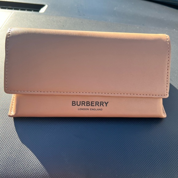 BURBERRY Sunglasses - Picture 3 of 3